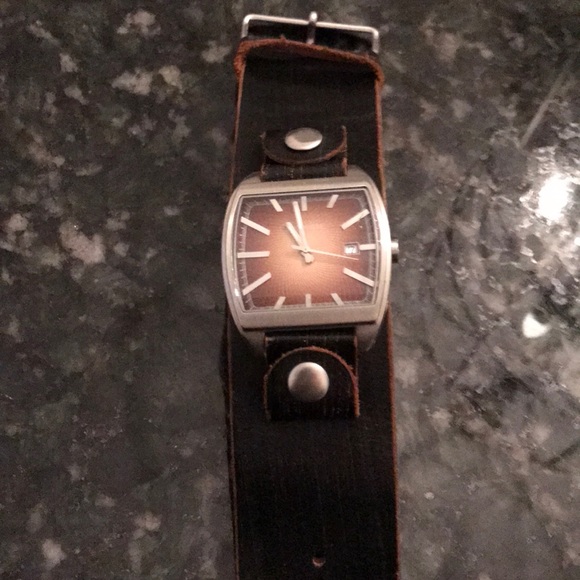 Fossil Watch - Picture 1 of 2